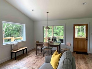 Smart TV, fireplace, DVD player, books