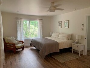 3 bedrooms, iron/ironing board, travel crib, free WiFi