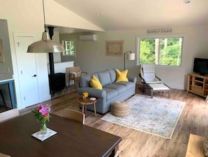 Smart TV, fireplace, DVD player, books - Family-Friendly Mountain Home with Stunning Blue Ridge Mountain Views. (Black Mountain)