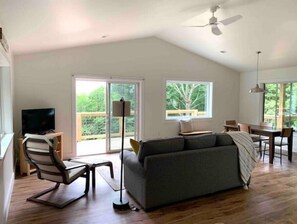 Smart TV, fireplace, DVD player, books - Family-Friendly Mountain Home with Stunning Blue Ridge Mountain Views. (Black Mountain)