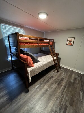 2 chambres, lit parapluie, Wi-Fi, draps fournis