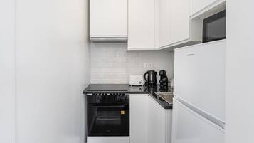 Fridge, microwave, oven, coffee/tea maker