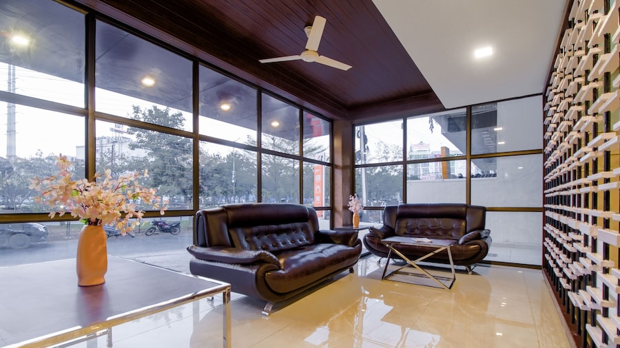 Monday Hotels - Swarna's The Capital