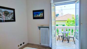 2 makuuhuonetta, työpöytä, silitysrauta/-lauta, Wi-Fi