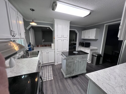 Peaceful country living by the lake 