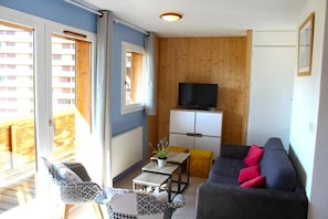 Living area - 200m from resort center, 2nd floor, view mountain, balcony, tv, 62m², Superdévoluy (Le Dévoluy)