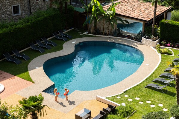 Piscina externa sazonal