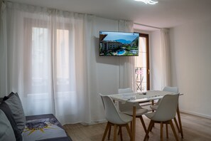 Huoneisto, 1 makuuhuone, vuoristonäköala | Olohuone | Taulutelevisio