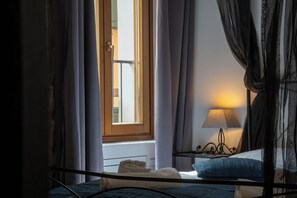 Apartamento superior | 1 quarto, espaço de trabalho para notebook, Wi-Fi de cortesia