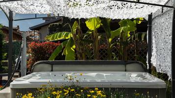 Kolam renang outdoor musiman