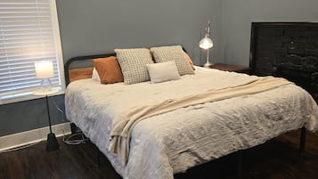 3 Schlafzimmer, Schreibtisch, Bügeleisen/Bügelbrett, Reisekinderbett
