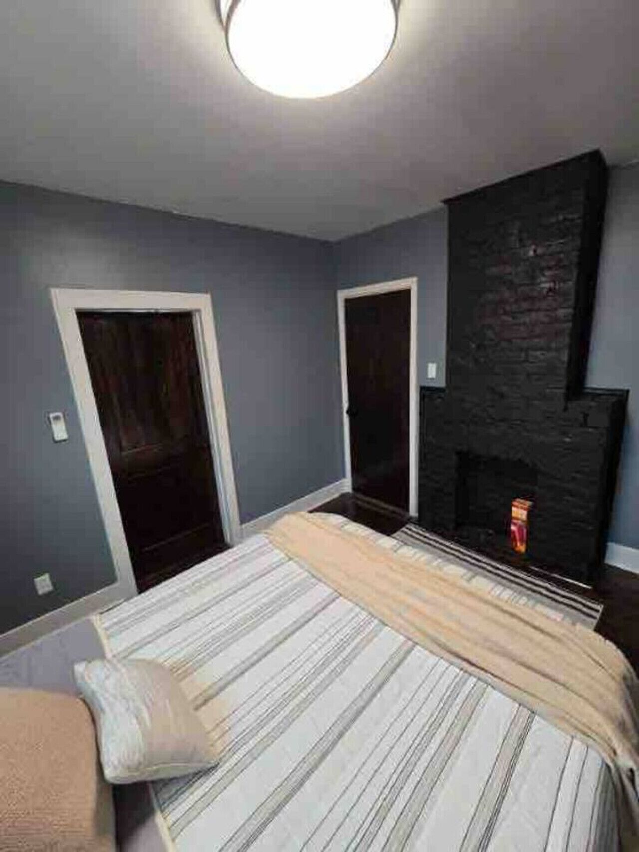 3 bedrooms, desk, iron/ironing board, travel crib