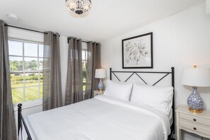 Individually decorated, individually furnished, desk, laptop workspace - The Legacy Inn (Luray)