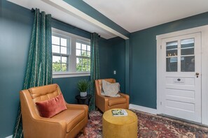 40-inch flat-screen TV with digital channels, Netflix, Hulu - The Legacy Inn (Luray)