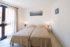 3 bedrooms, iron/ironing board, travel cot, WiFi