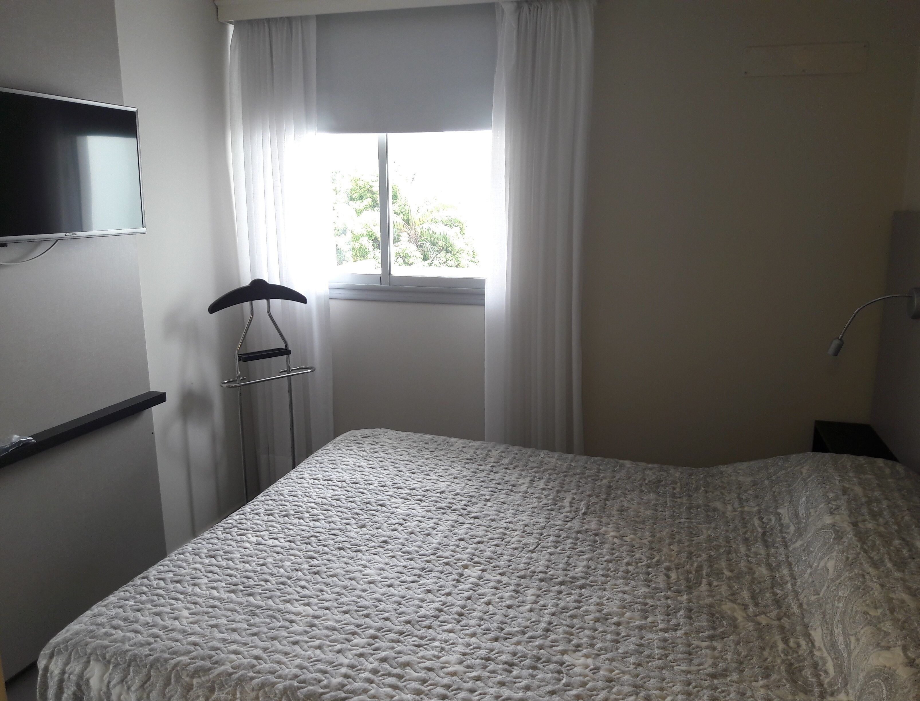 1 habitación, tabla de planchar con plancha, wifi y ropa de cama 