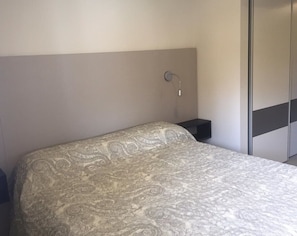 1 chambre, fer et planche à repasser, Wi-Fi, draps fournis
