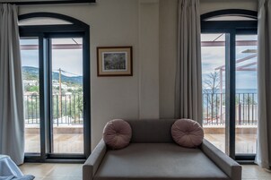 Basic Double or Twin Room, Mountain View | Premium bedding, free minibar items, in-room safe