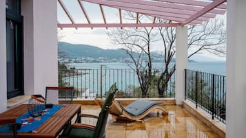 Family Apartment, 1 Bedroom, Sea View, Corner | Terrace/patio