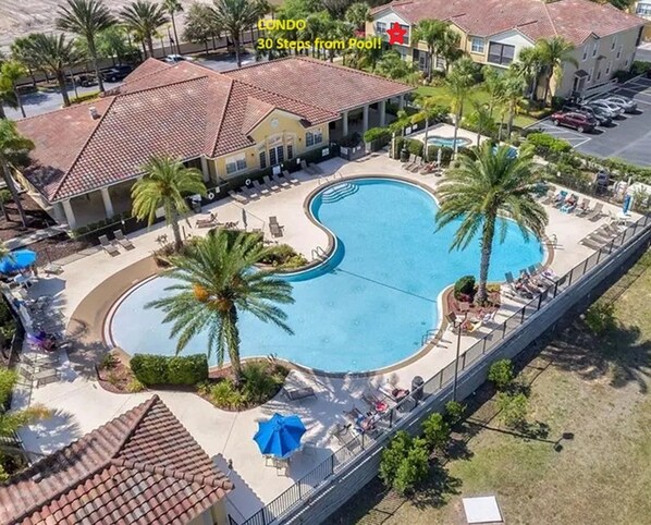 A heated pool - 2 Miles to Disney Condo w/ Balcony - Pool - Gym (Kissimmee)