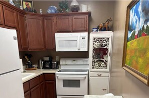 Fridge, microwave, oven, coffee/tea maker