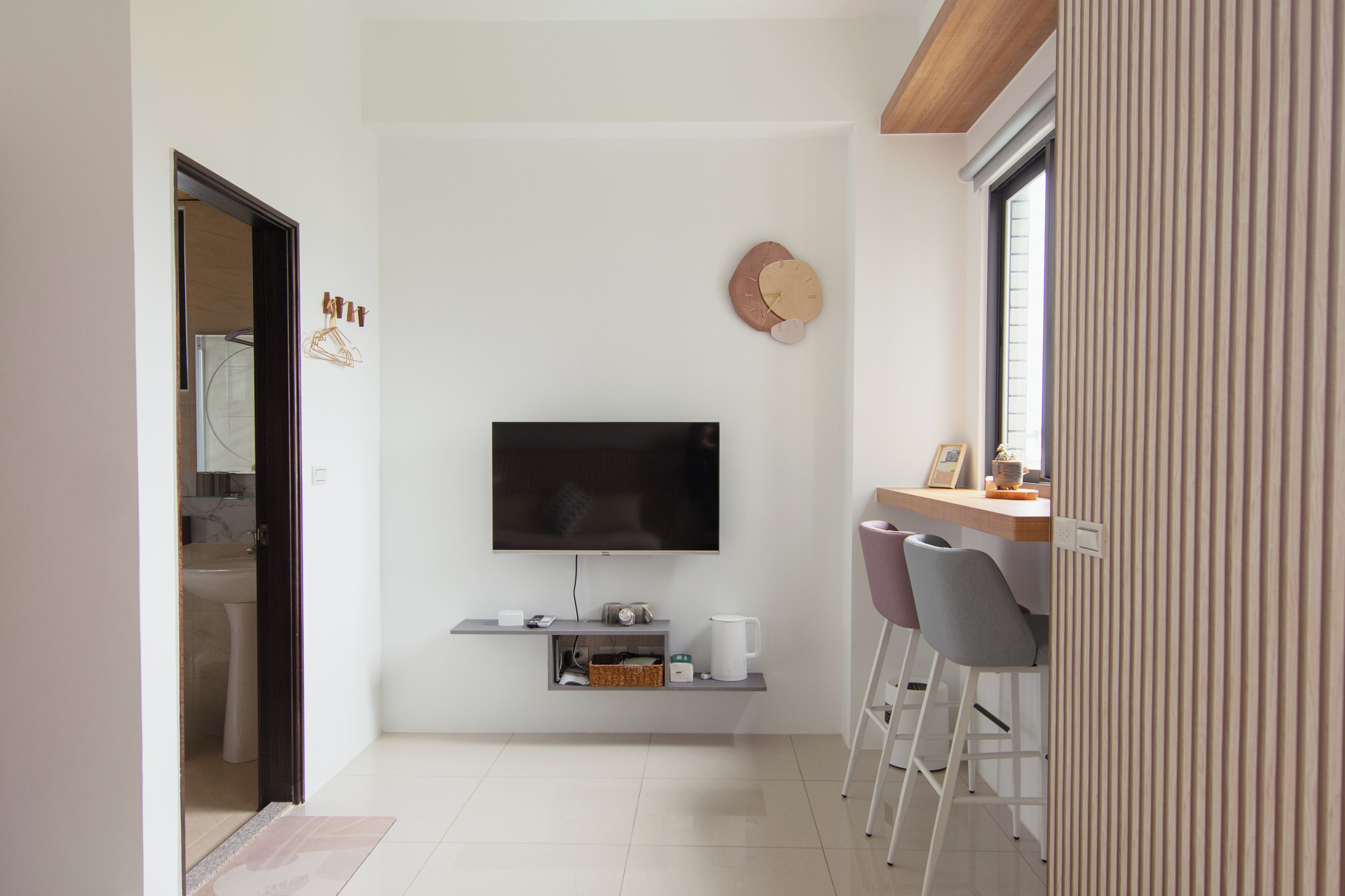 Double Room | Pillowtop beds, minibar, individually decorated, individually furnished