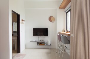 Double Room | Pillowtop beds, minibar, individually decorated, individually furnished