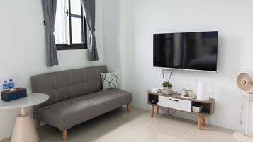 Basic Double Room, 1 Double Bed, City View | Pillowtop beds, minibar, individually decorated, individually furnished