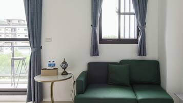 Chambre Double Classique, 1 lit double, vue ville | Surmatelas, minibar, décoration personnalisée, ameublement personnalisé