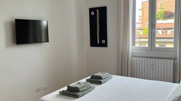 2 camere, una scrivania, ferro/asse da stiro, Wi-Fi gratuito