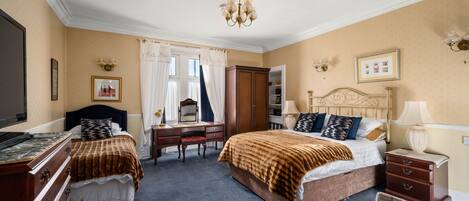 4 bedrooms, free WiFi, bed sheets