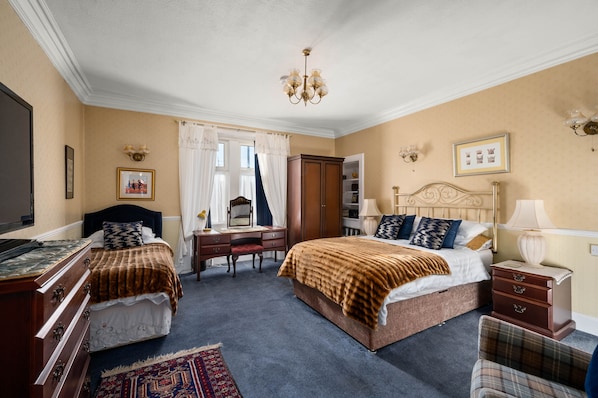 4 bedrooms, free WiFi, bed sheets