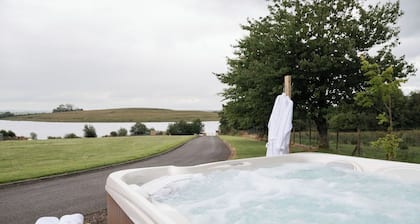 Lakescape: Self-Catering Lodges (ROMA) With Hot Tub