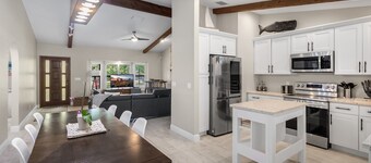 Dream Stay: House with Pool, 1.5 Acres, 15 Min to Jupiter Beach & Shops