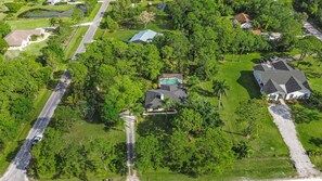Exterior - Dream Stay: House with Pool, 1.5 Acres, 15 Min to Jupiter Beach & Shops (Jupiter)