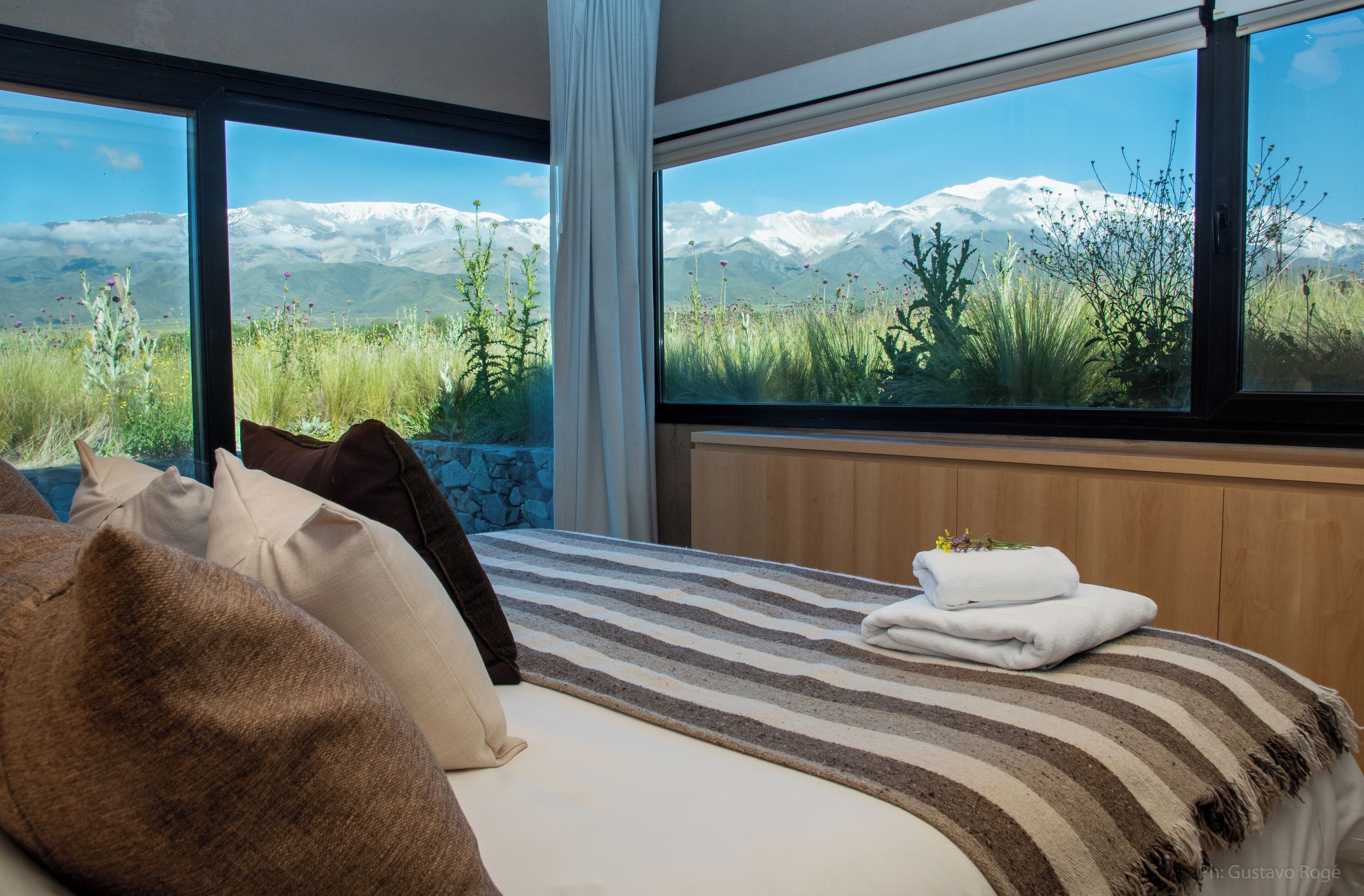 Deluxe Room, Mountain View | 1 bedroom, Egyptian cotton sheets, premium bedding, down comforters