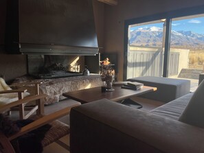 42-cm Smart TV with digital channels, fireplace, printers