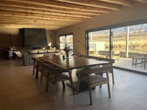 42-cm Smart TV with digital channels, fireplace, printers - Rancho Adobe  (Tupungato)