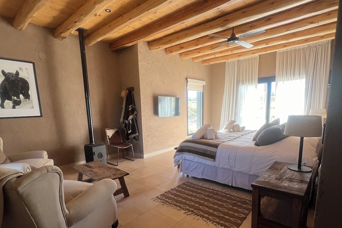1 bedroom, Egyptian cotton sheets, premium bedding, down duvets