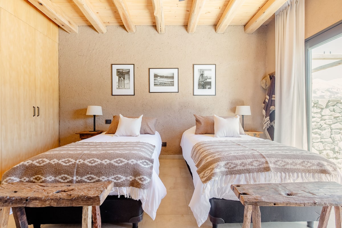 1 bedroom, Egyptian cotton sheets, premium bedding, down duvets