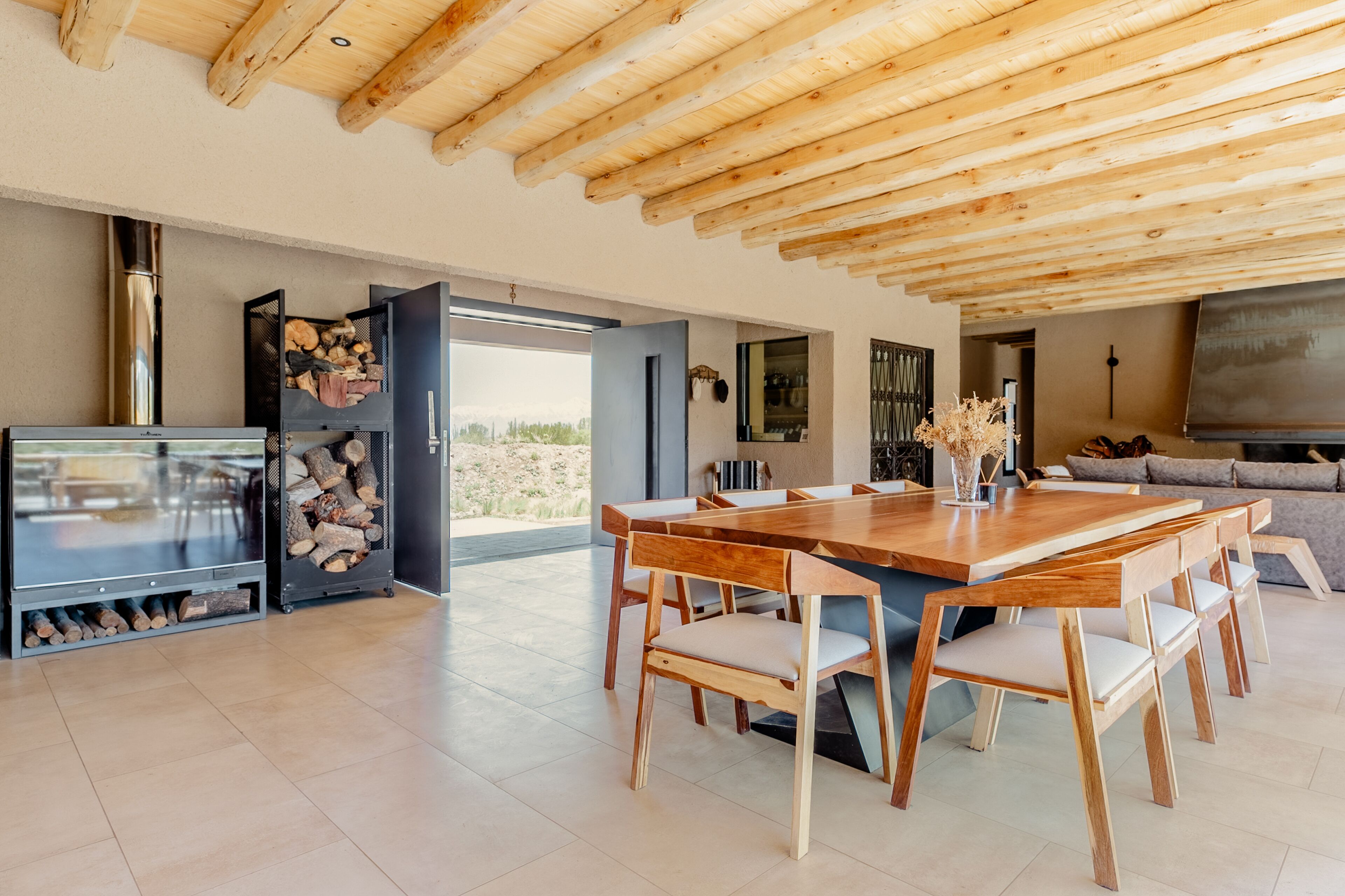 42-cm Smart TV with digital channels, fireplace, printers