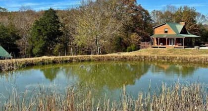 Secluded log cabin in the Shawnee national Forest