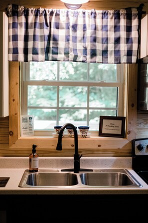 Fridge, microwave, oven, stovetop - Peaceful Mountain View Retreat Near Snowshoe & Hiking (Slaty Fork)