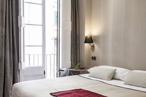 Een strijkplank/strijkijzer, wifi, beddengoed