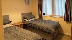 2 dormitorios, tabla de planchar con plancha, wifi y ropa de cama