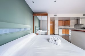 Iron/ironing board, WiFi, bed sheets