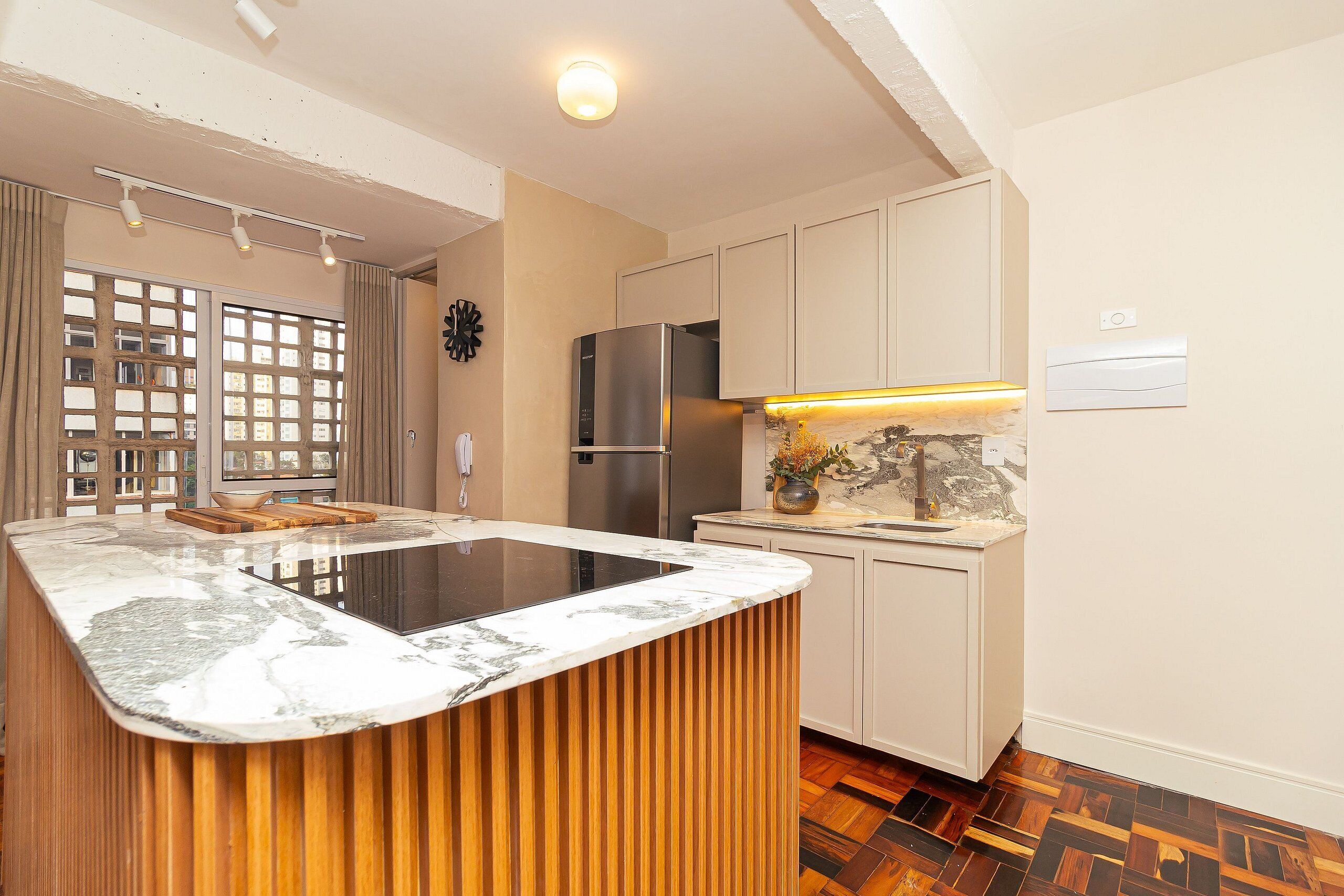 Fridge, microwave, oven, coffee/tea maker