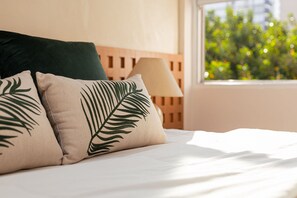 2 bedrooms, iron/ironing board, internet, bed sheets