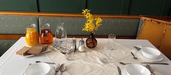 Hirschenhof Aparthotel & Restaurant