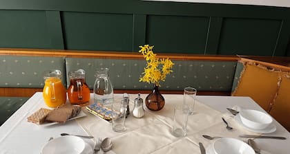 Hirschenhof Aparthotel & Restaurant